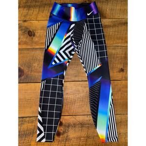 NWT Womens Nike Legendary Tight Fit Mid Rise Training Yoga Tight Leggings Small